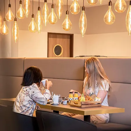 Hotel Elaya Oberhausen, Trademark By Wyndham 4*